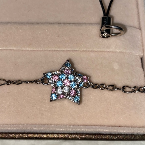 Beautiful Sparkly 2-Sided Star Charm Bracelet - Picture 2 of 7